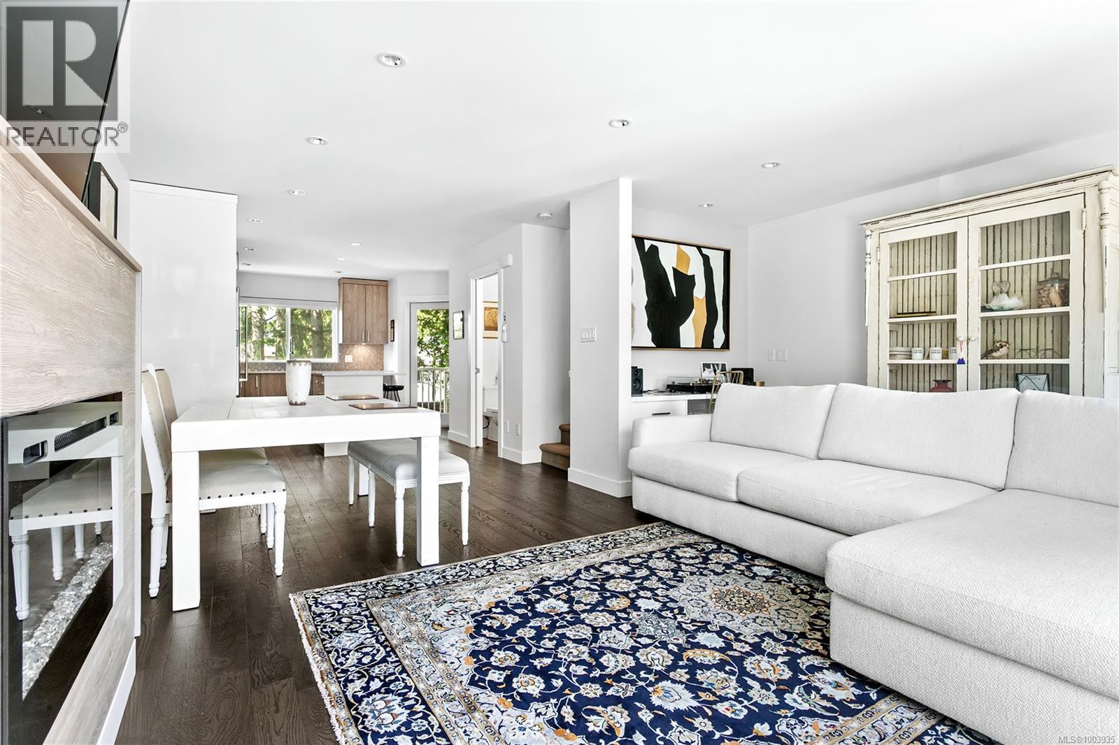 7 1032 Cloverdale Avenue, Saanich