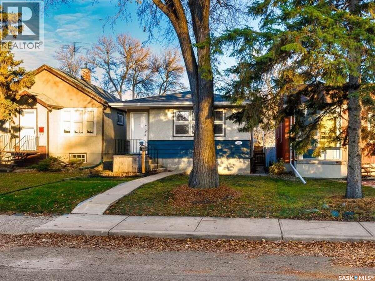 2529 Atkinson STREET - Main photo, Regina, Saskatchewan
