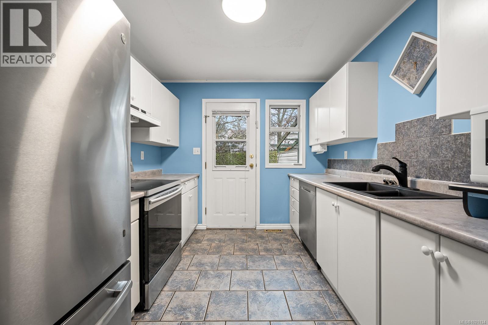 B 2775 Myra Pl, Courtenay