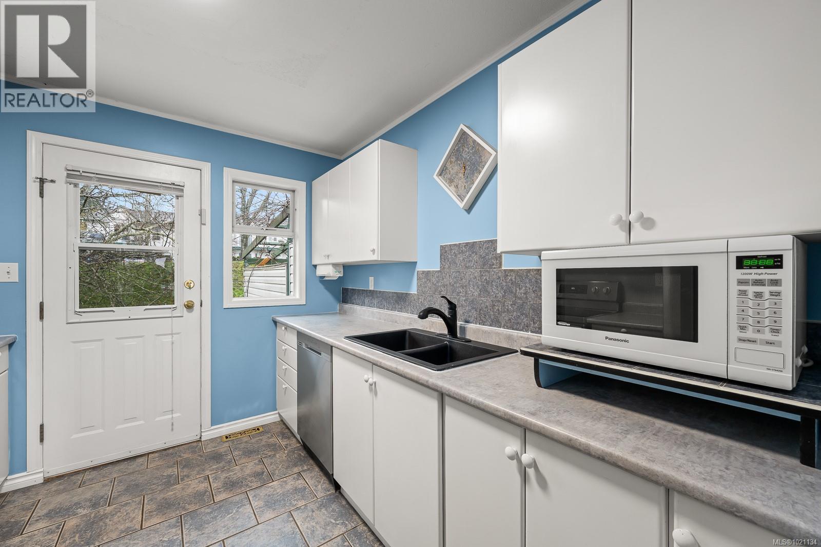 B 2775 Myra Pl, Courtenay