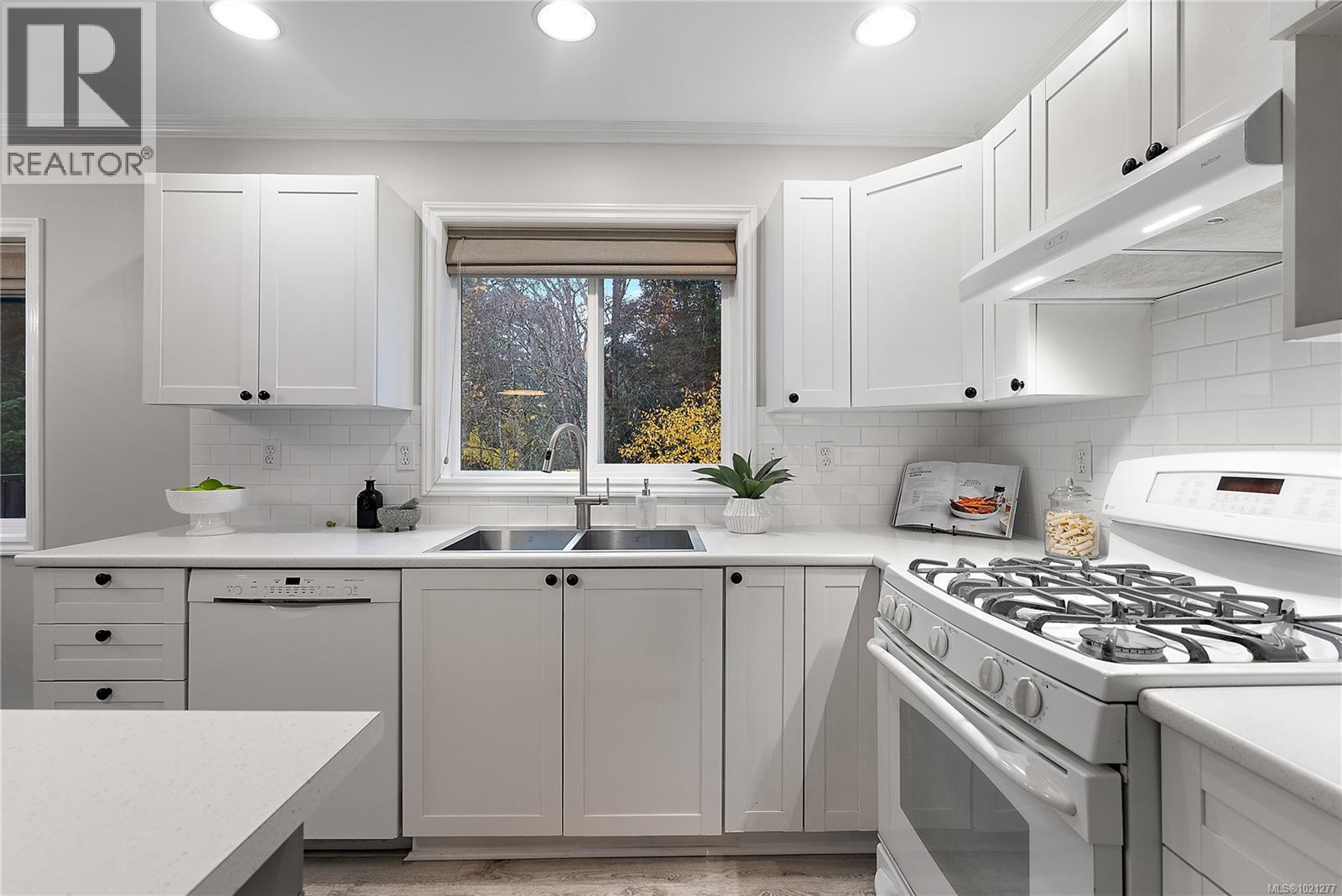  2417 Selwyn Road, Langford