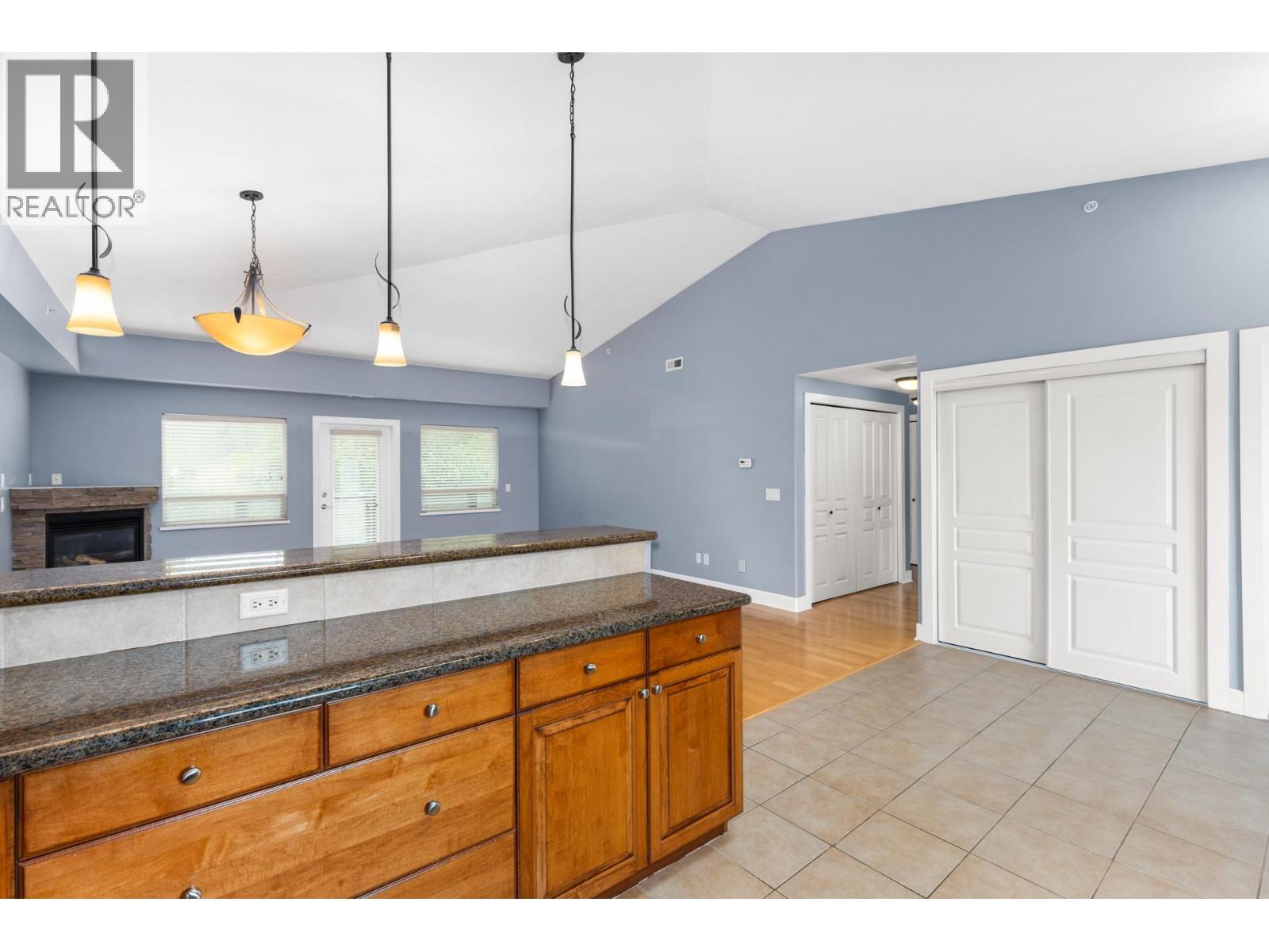 335 3996 Beach Avenue, Peachland