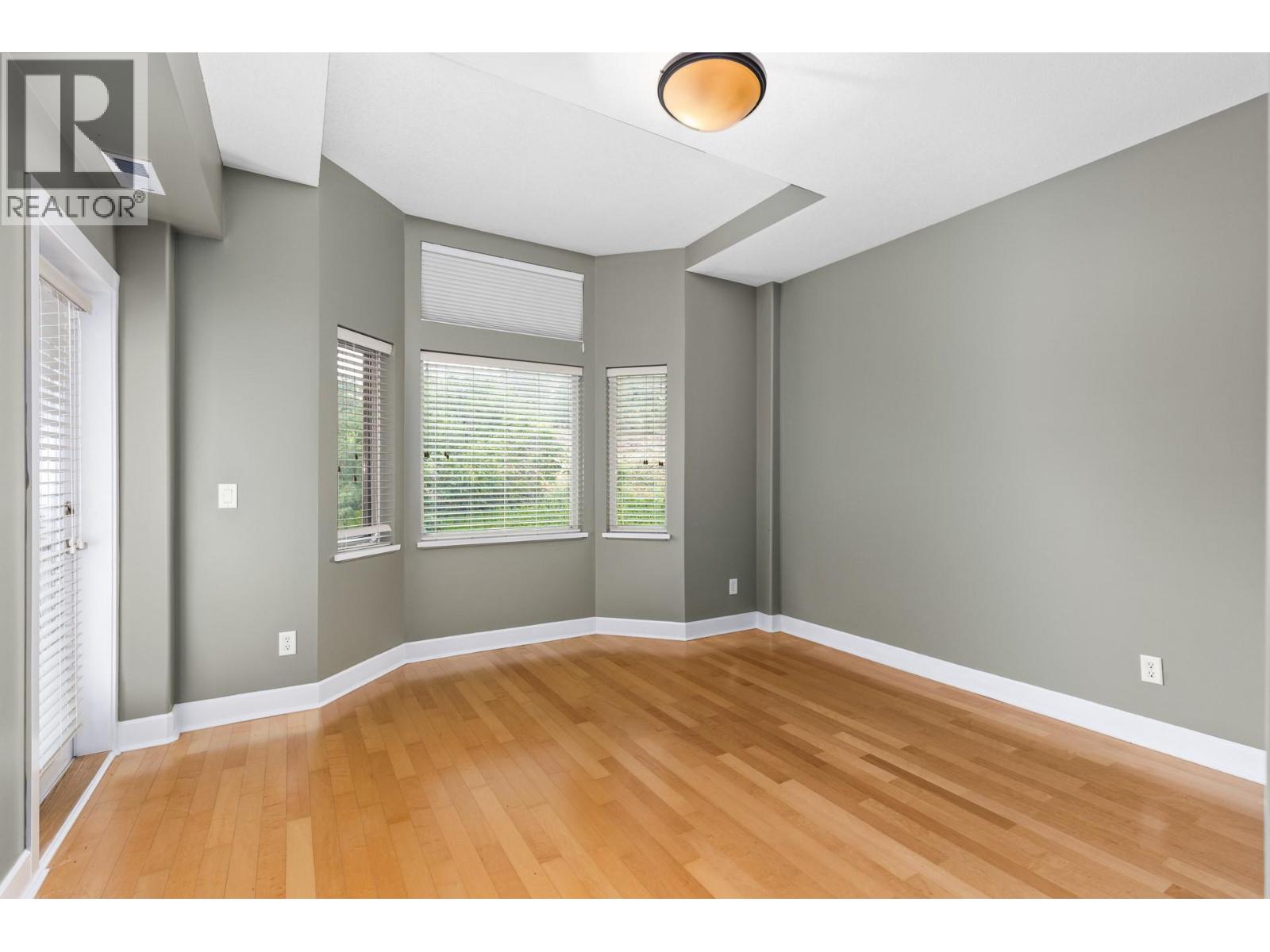 335 3996 Beach Avenue, Peachland