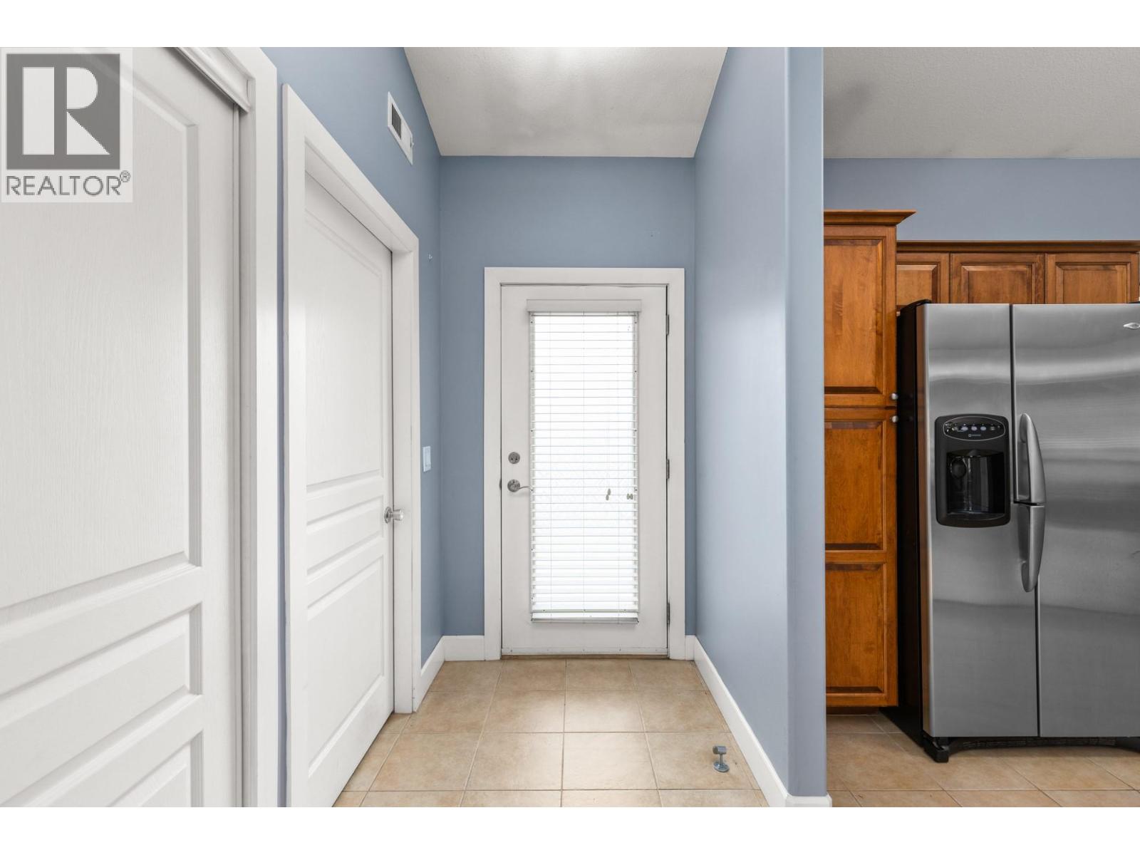 335 3996 Beach Avenue, Peachland