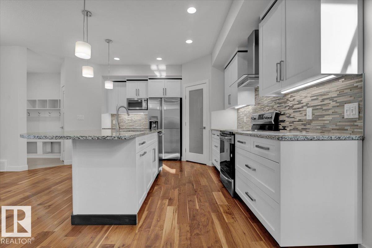 7142 MAY CR NW, Edmonton