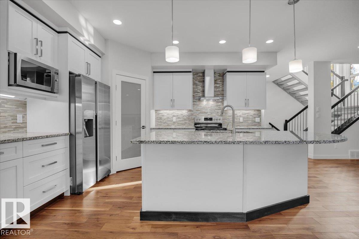 7142 MAY CR NW, Edmonton