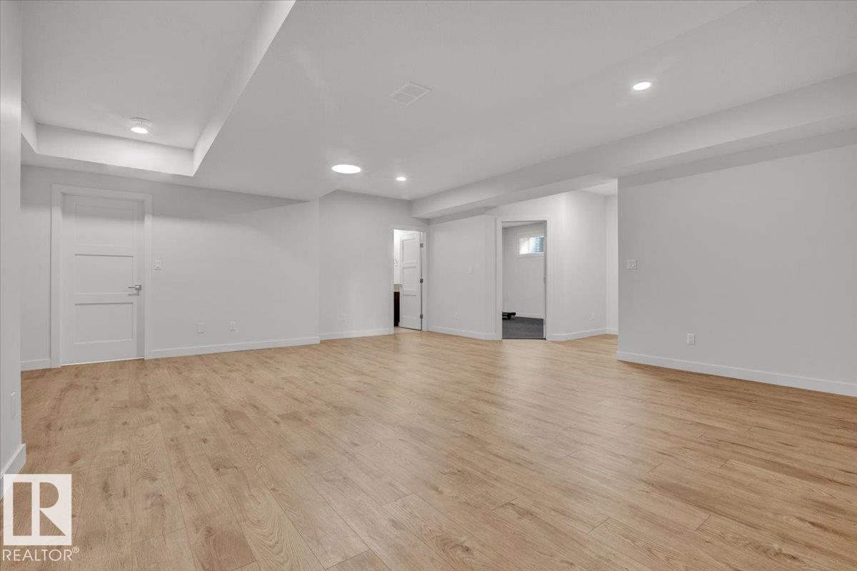 7142 MAY CR NW, Edmonton