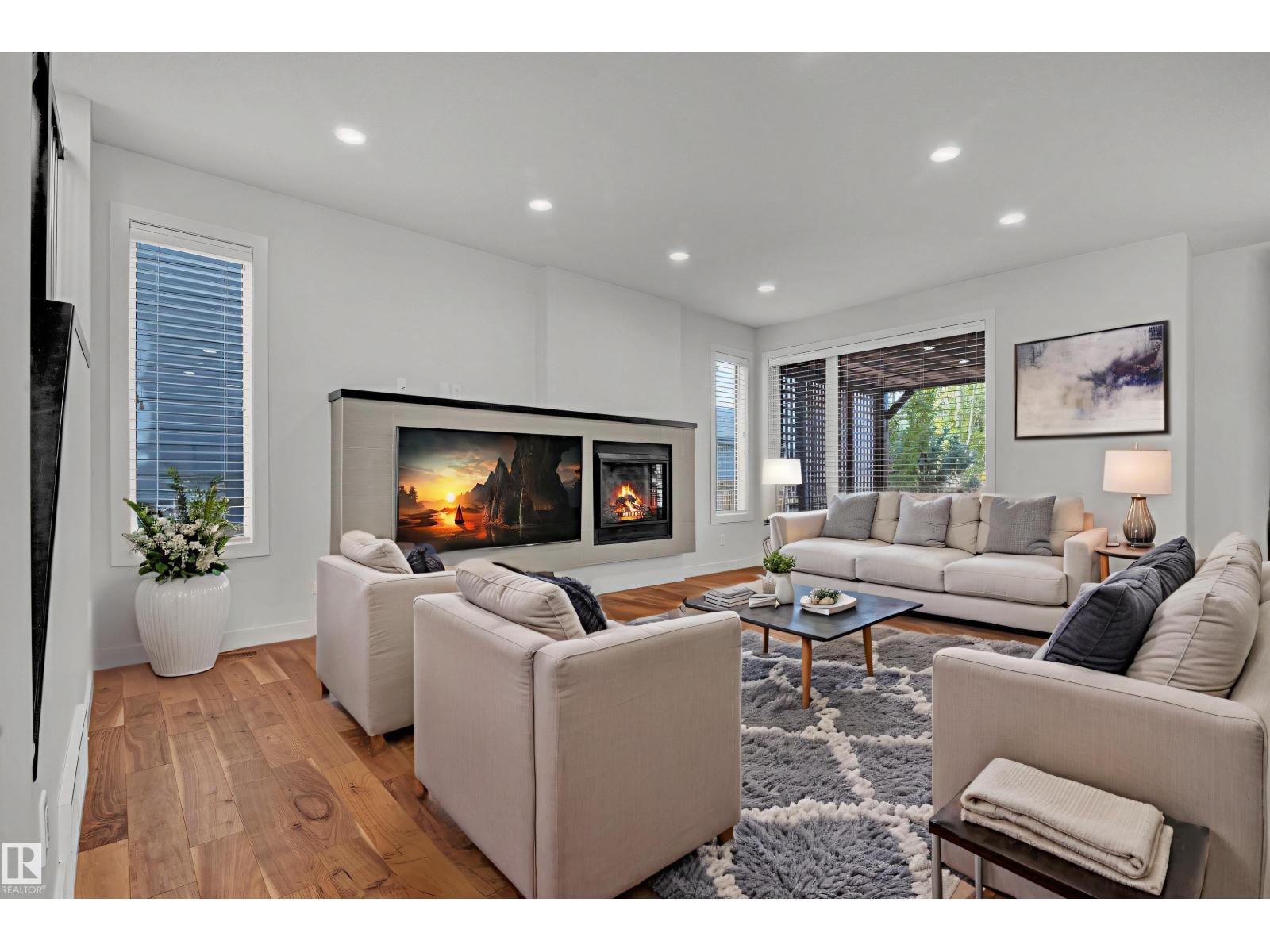 7142 MAY CR NW, Edmonton