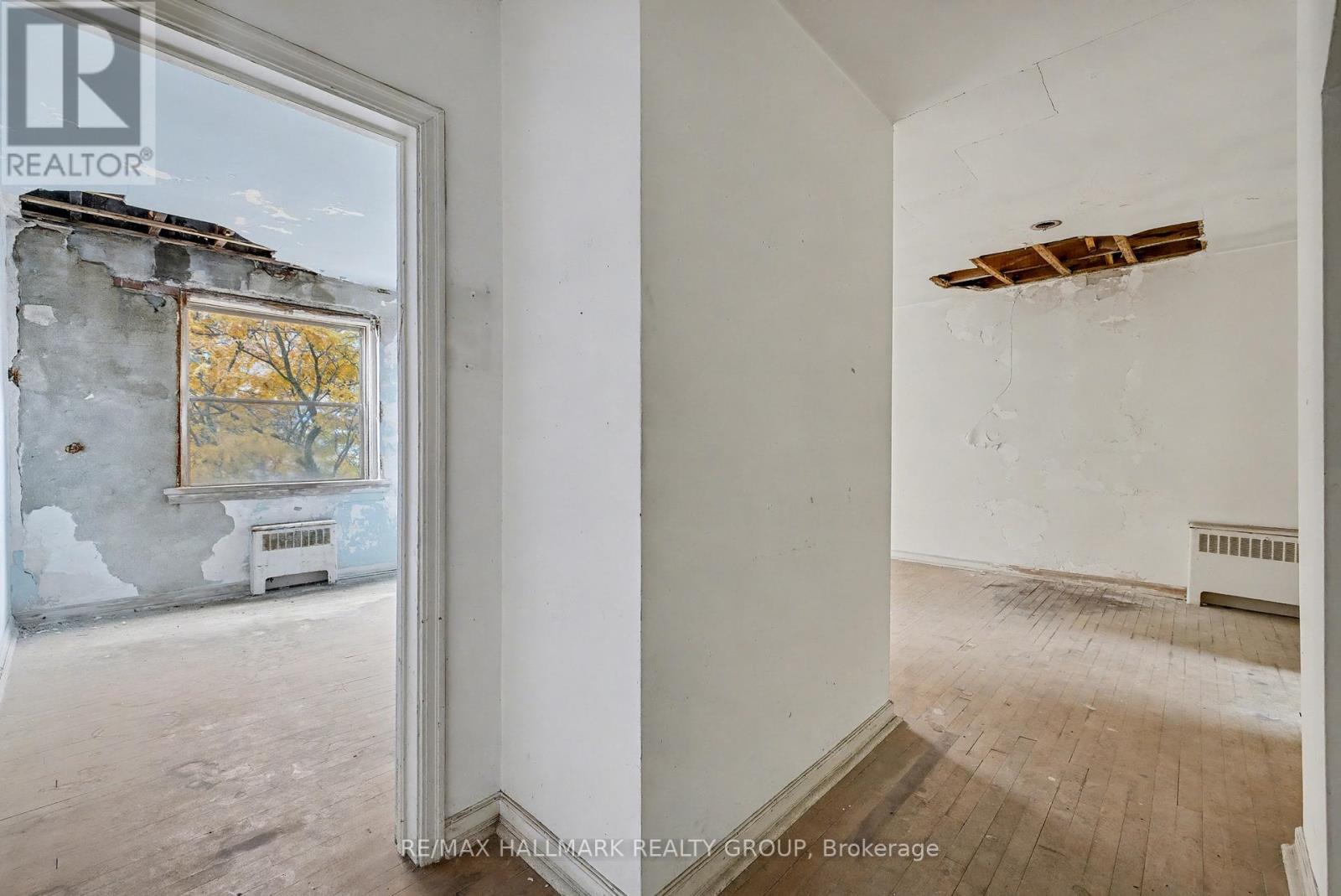26 KING STREET E — photo 31
