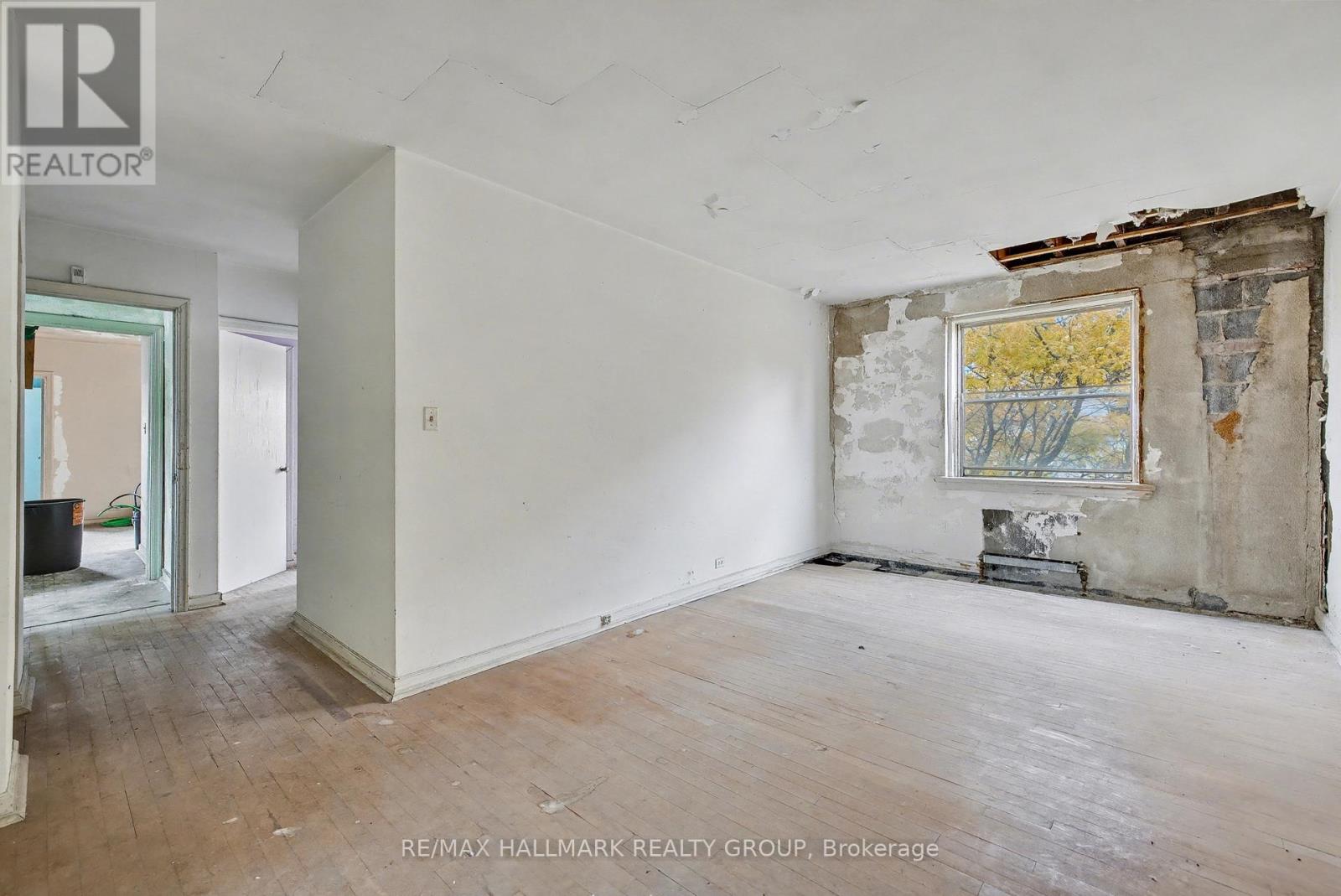 26 KING STREET E — photo 32
