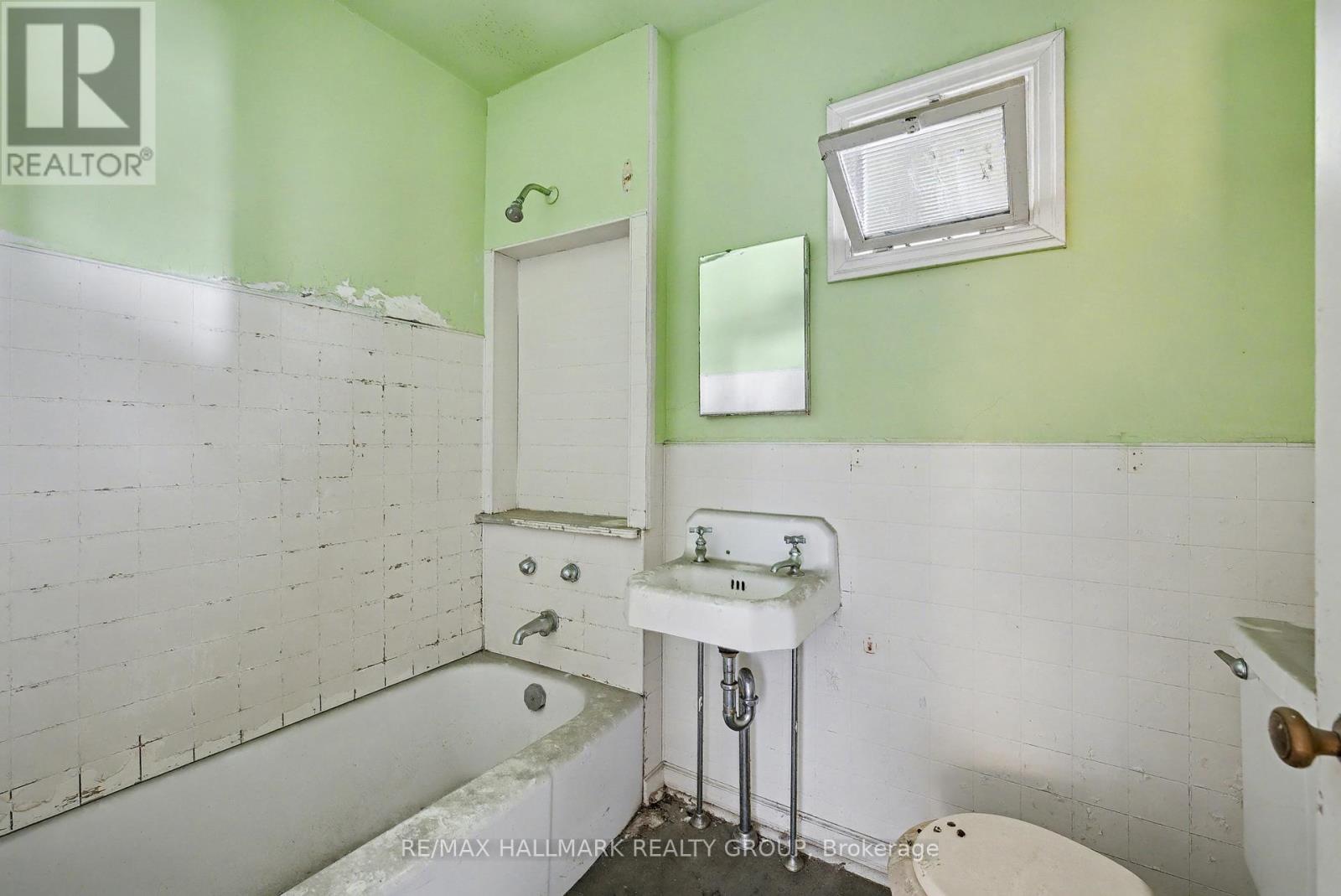 26 KING STREET E — photo 34