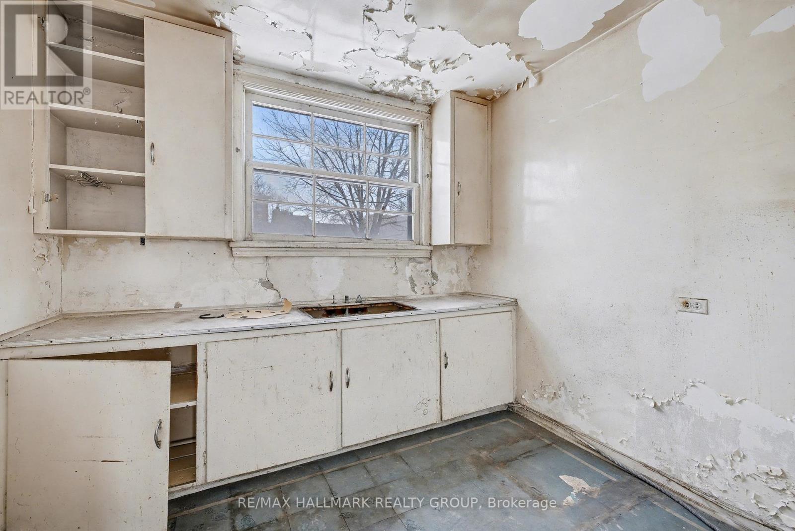 26 KING STREET E — photo 36