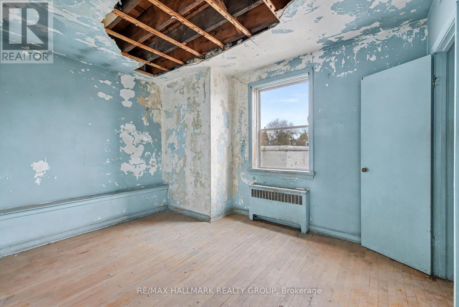 26 KING STREET E — photo 37