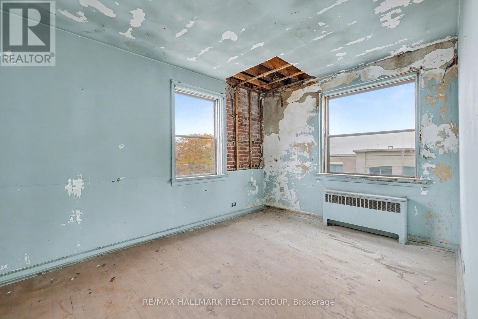 26 KING STREET E — photo 38