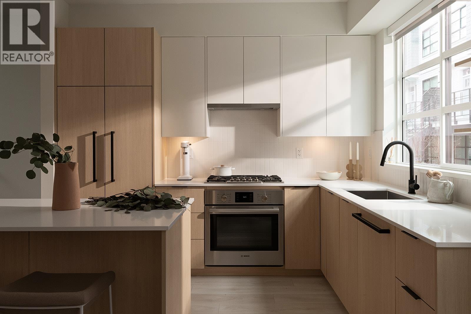 125 2045 HERITAGE PARK LANE, North Vancouver