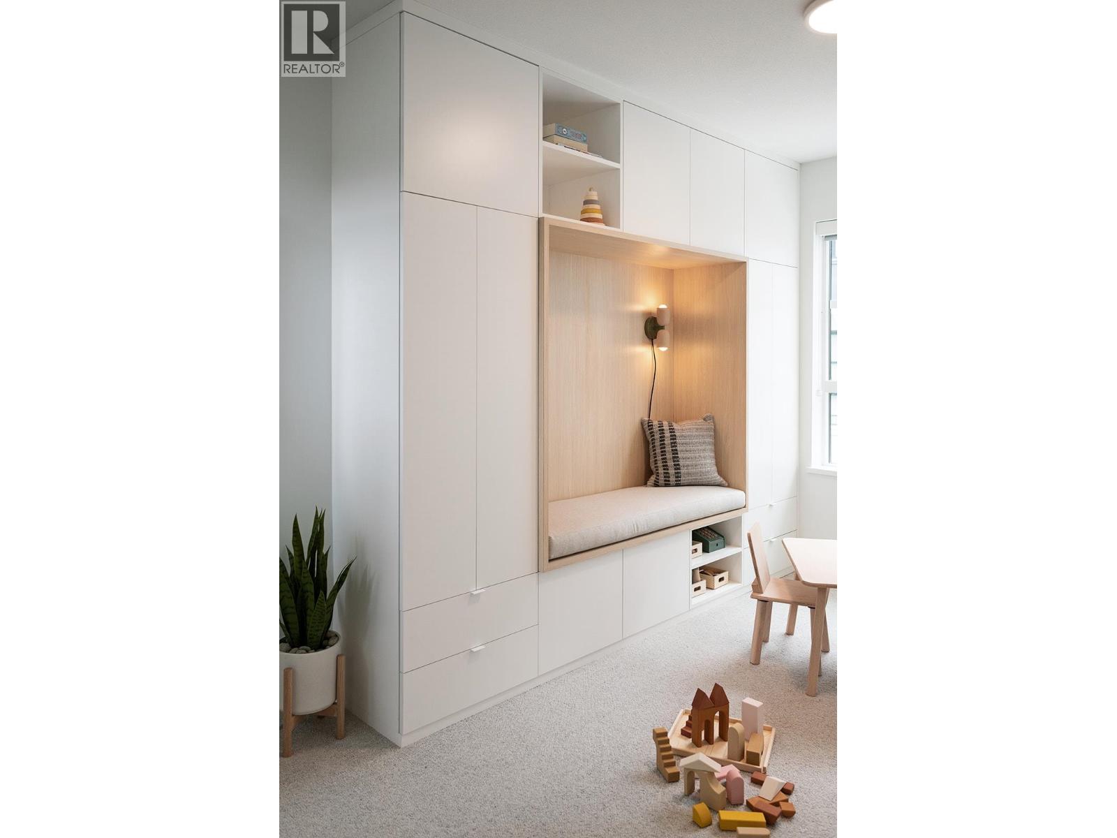 125 2045 HERITAGE PARK LANE, North Vancouver