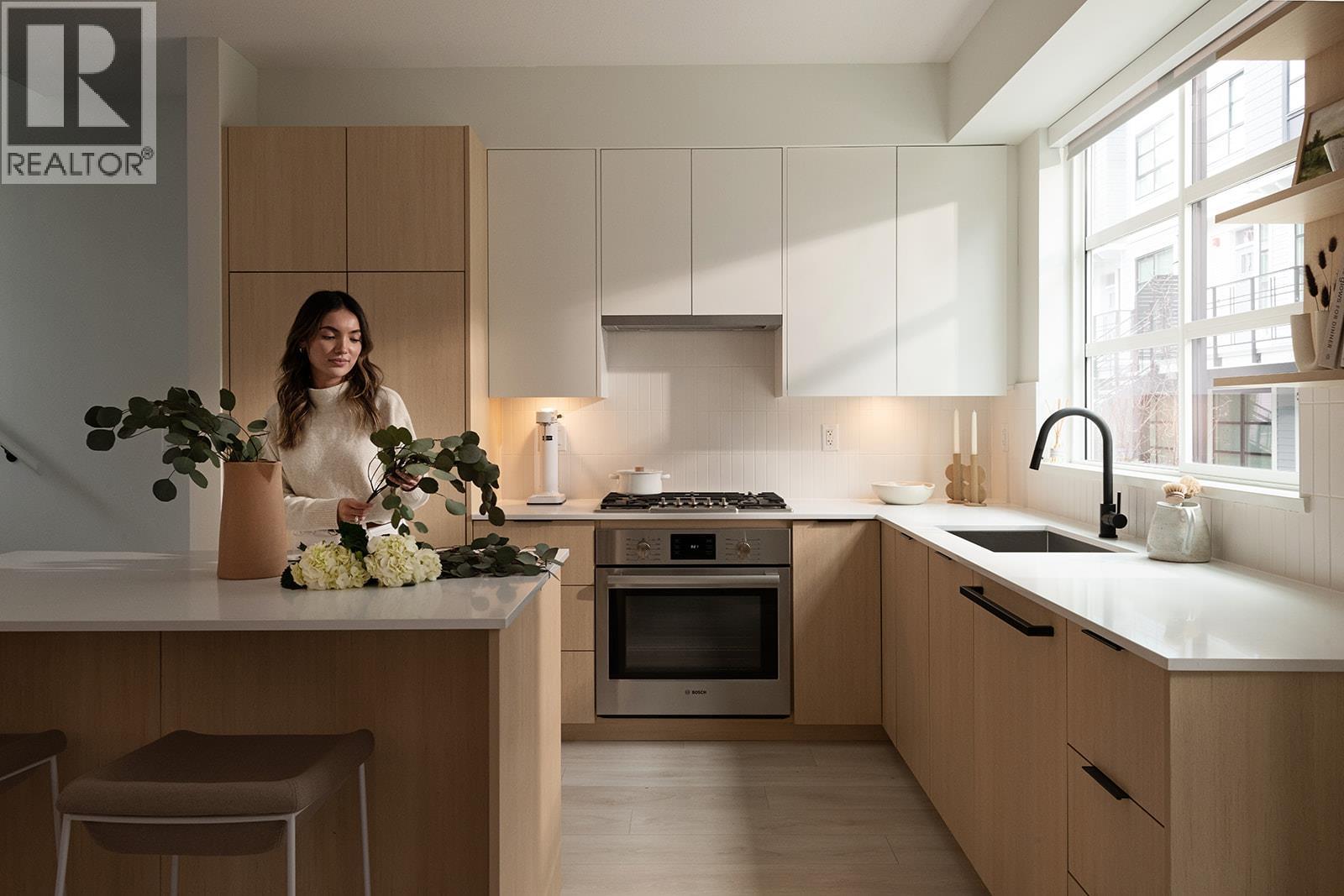 125 2045 HERITAGE PARK LANE, North Vancouver