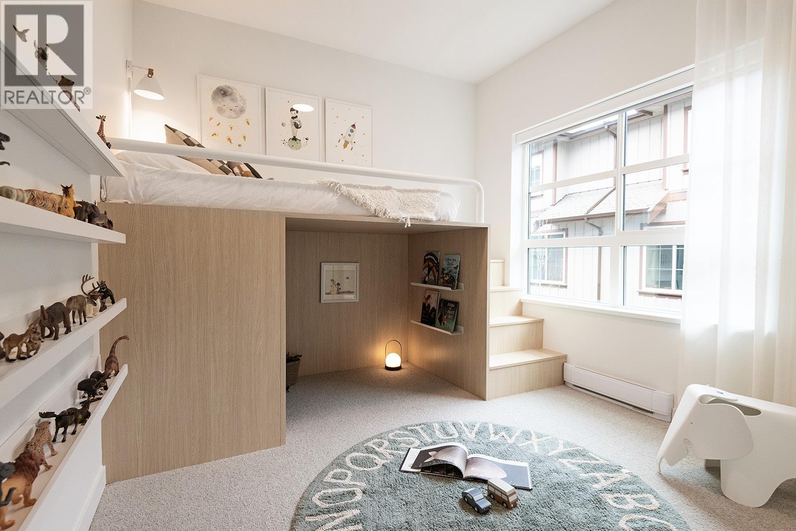 125 2045 HERITAGE PARK LANE, North Vancouver