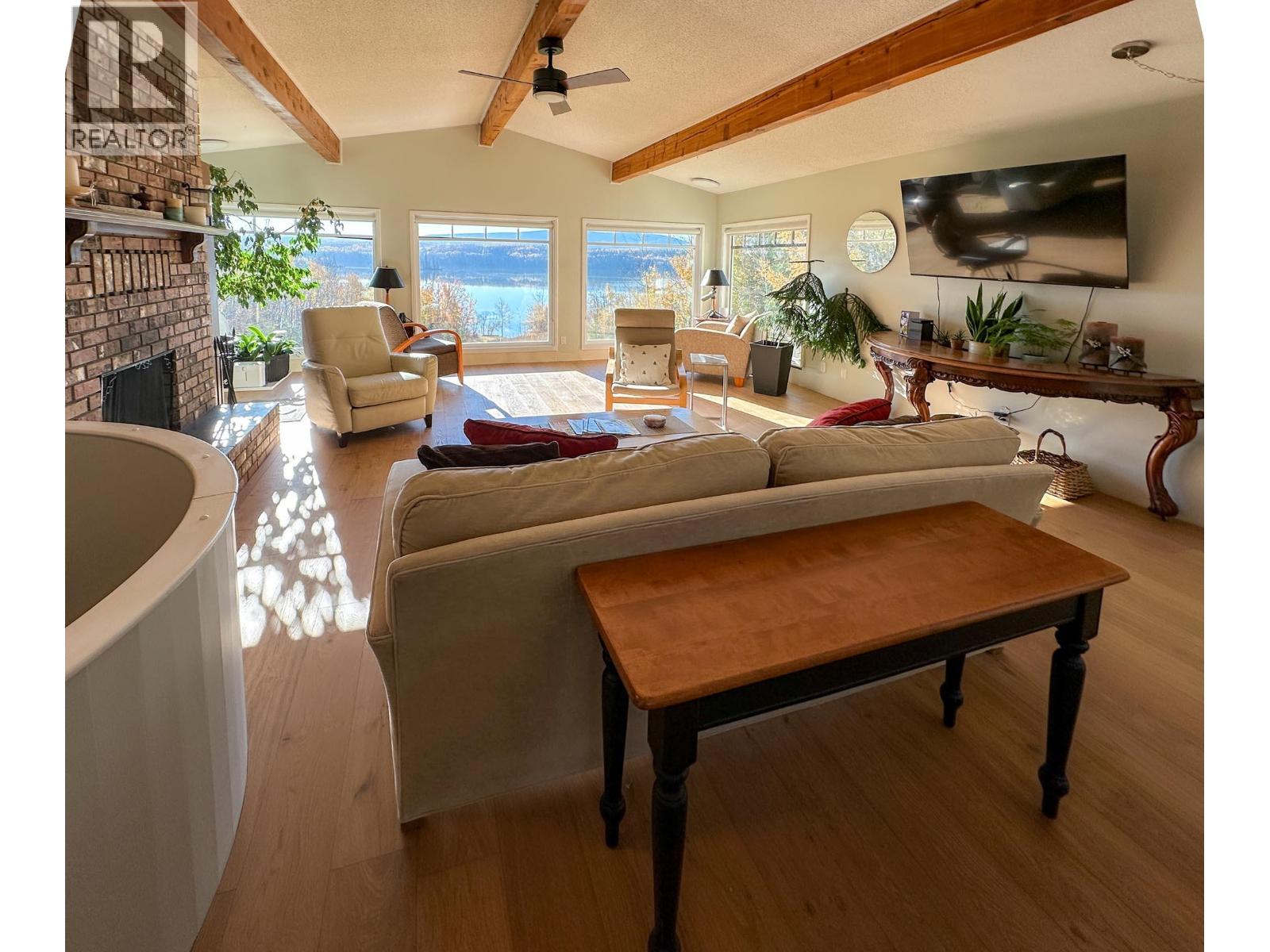 8137 SINKUT LAKE ROAD, Vanderhoof