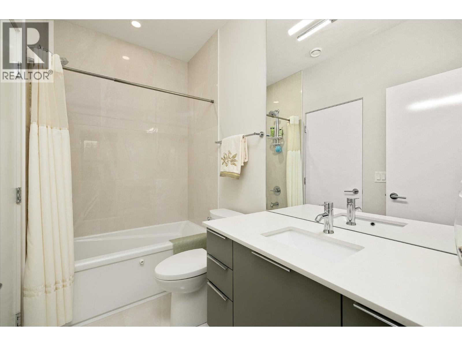 2 525 McClure Road, Kelowna