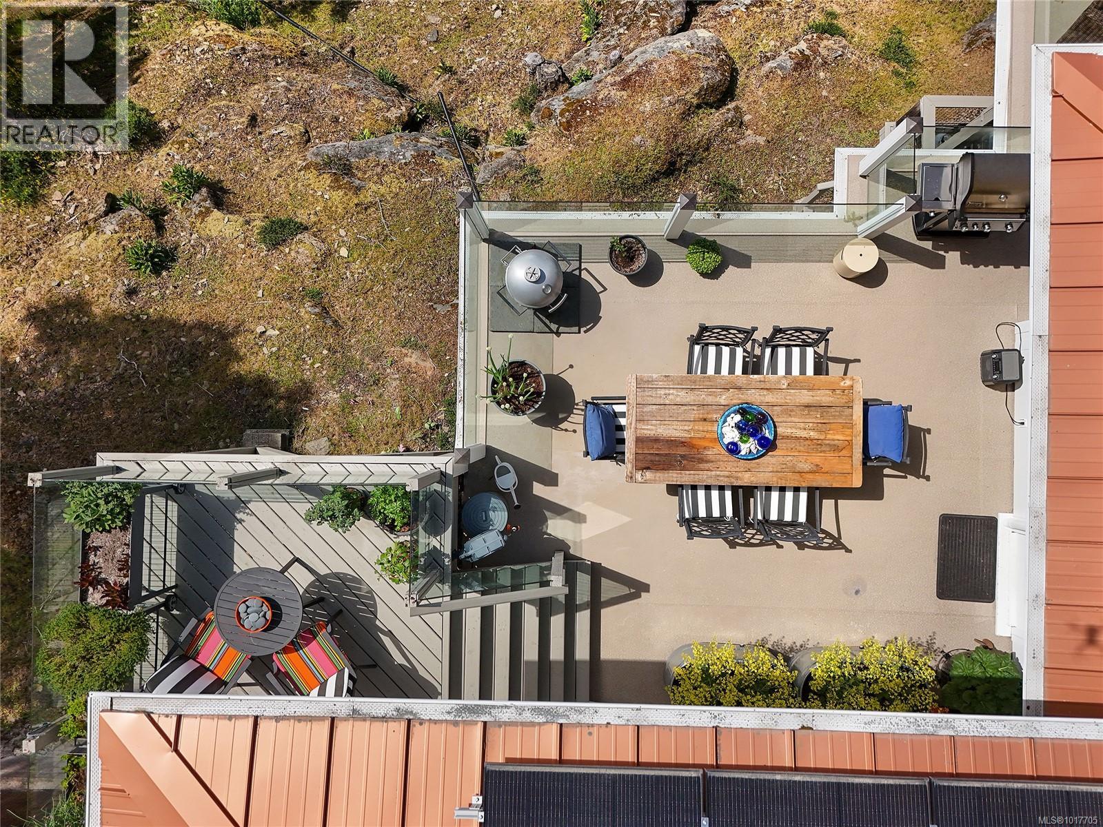  356 East West Road, Mayne Island