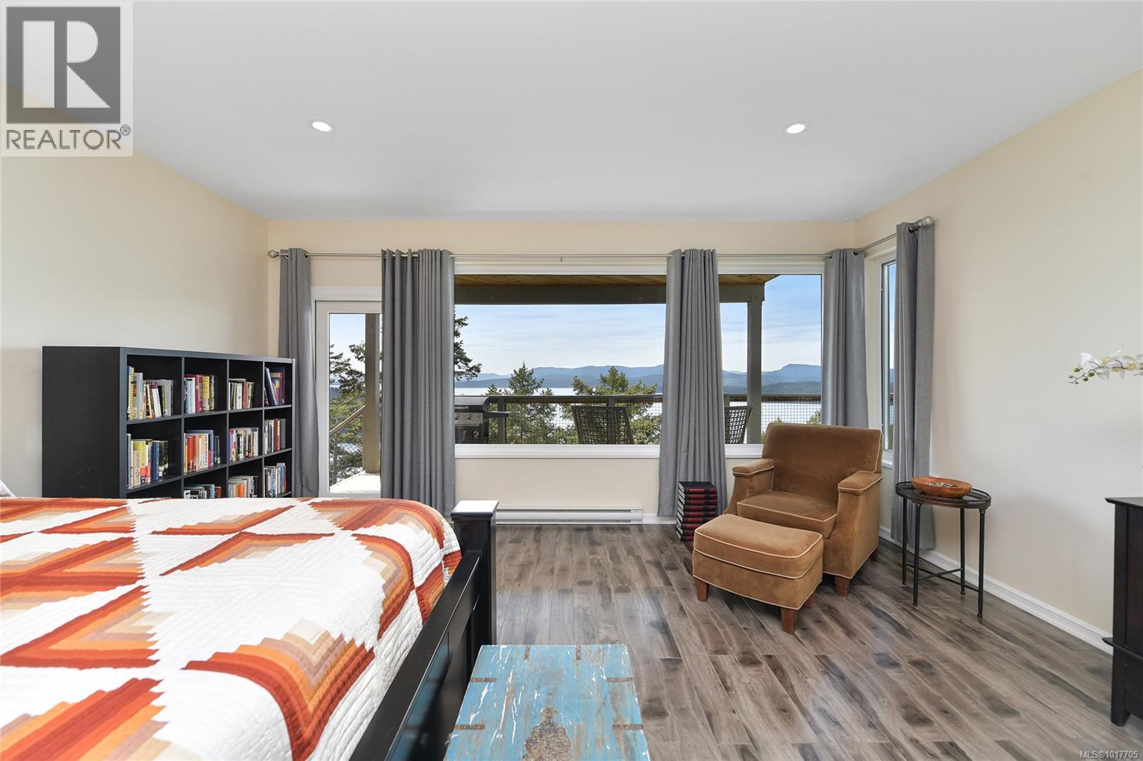  356 East West Road, Mayne Island