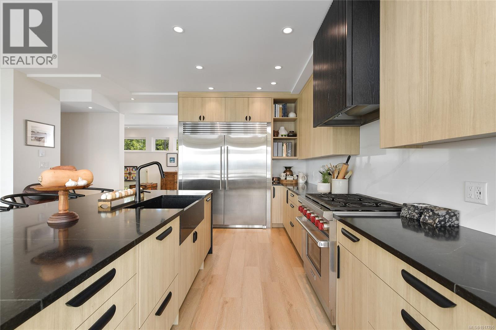  356 East West Road, Mayne Island