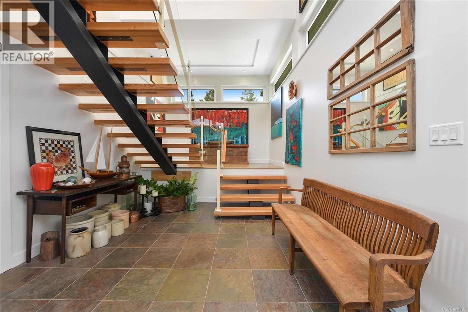  356 East West Road, Mayne Island