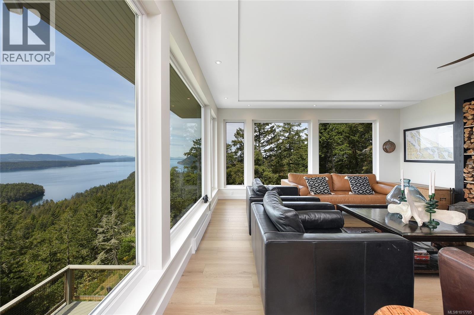  356 East West Road, Mayne Island