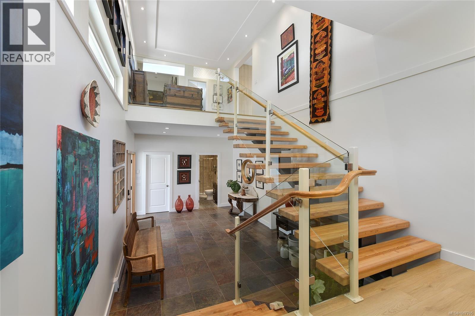  356 East West Road, Mayne Island