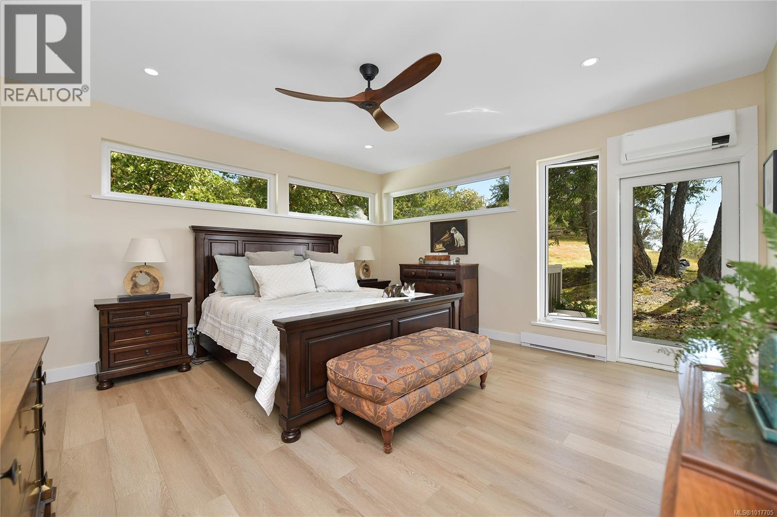  356 East West Road, Mayne Island