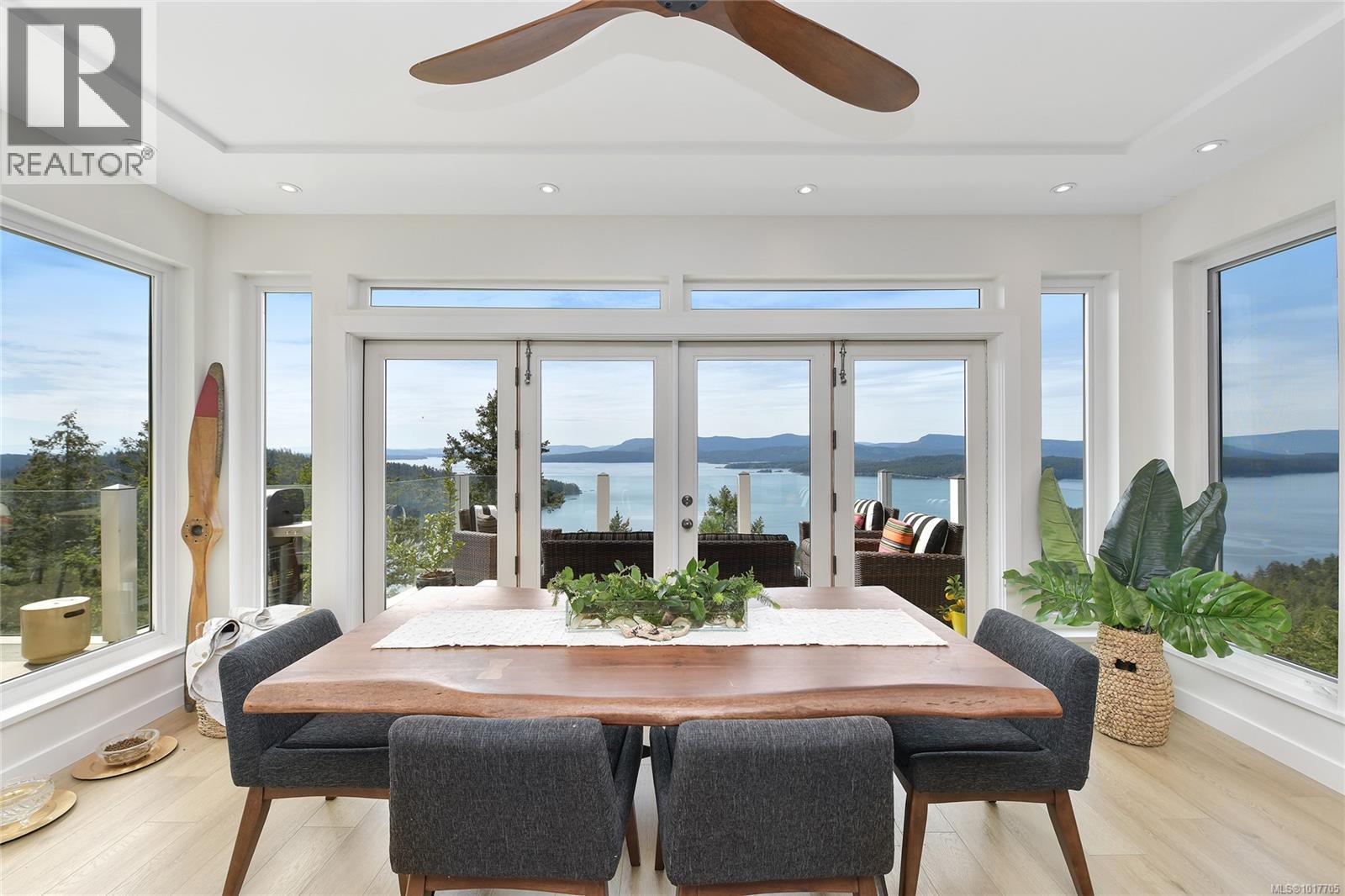  356 East West Road, Mayne Island