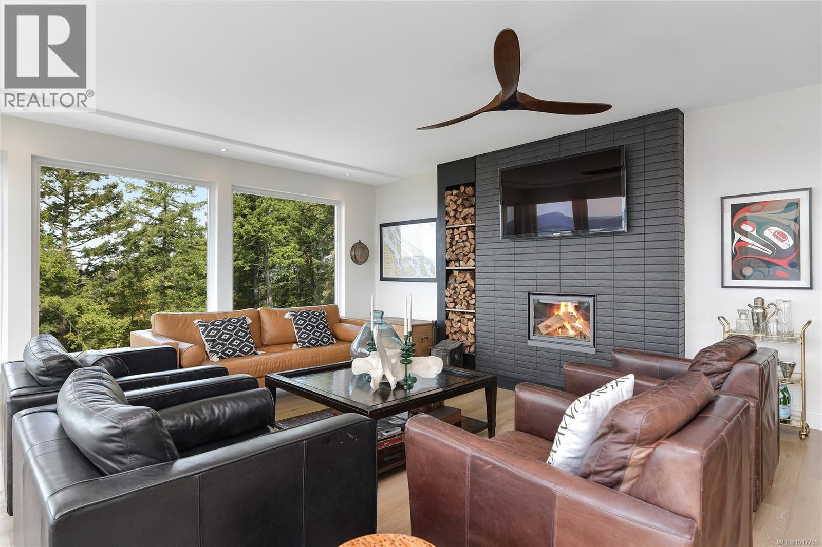  356 East West Road, Mayne Island