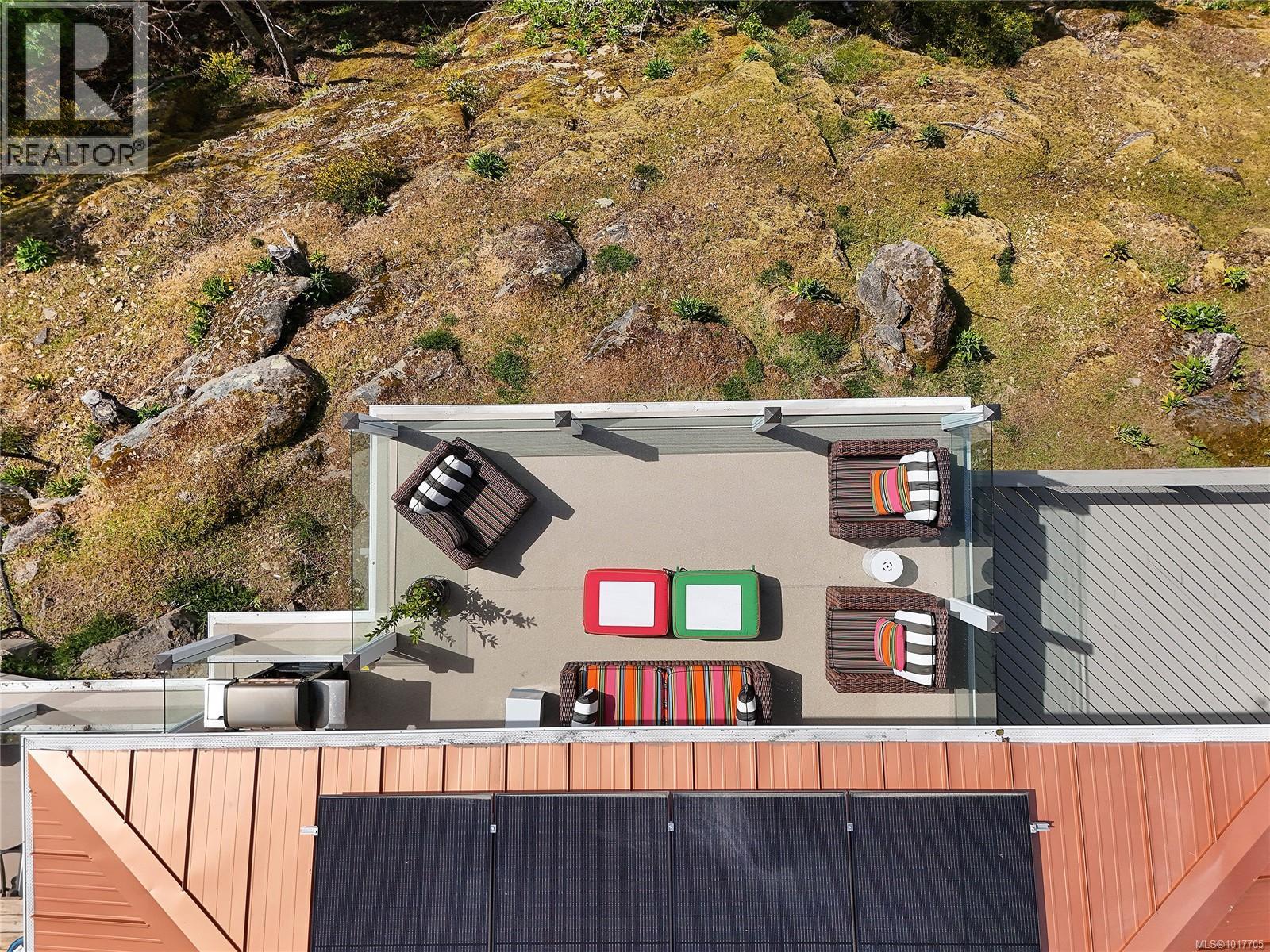  356 East West Road, Mayne Island