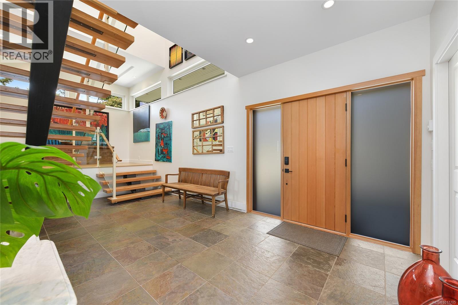  356 East West Road, Mayne Island