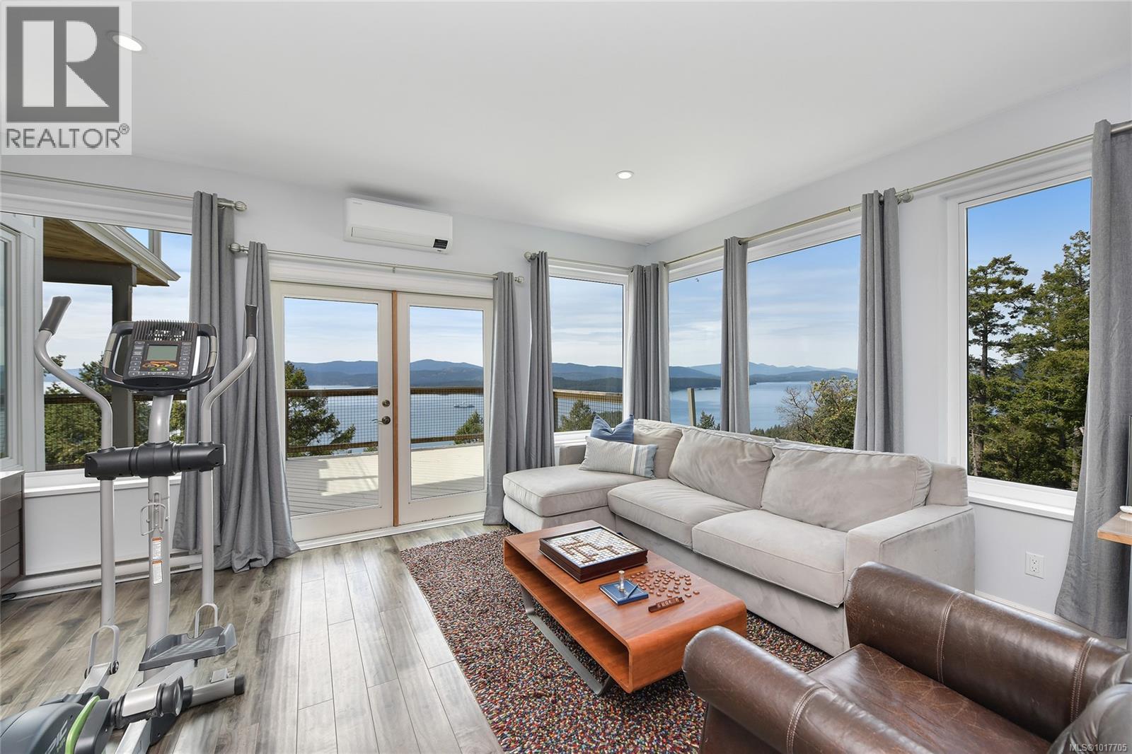  356 East West Road, Mayne Island