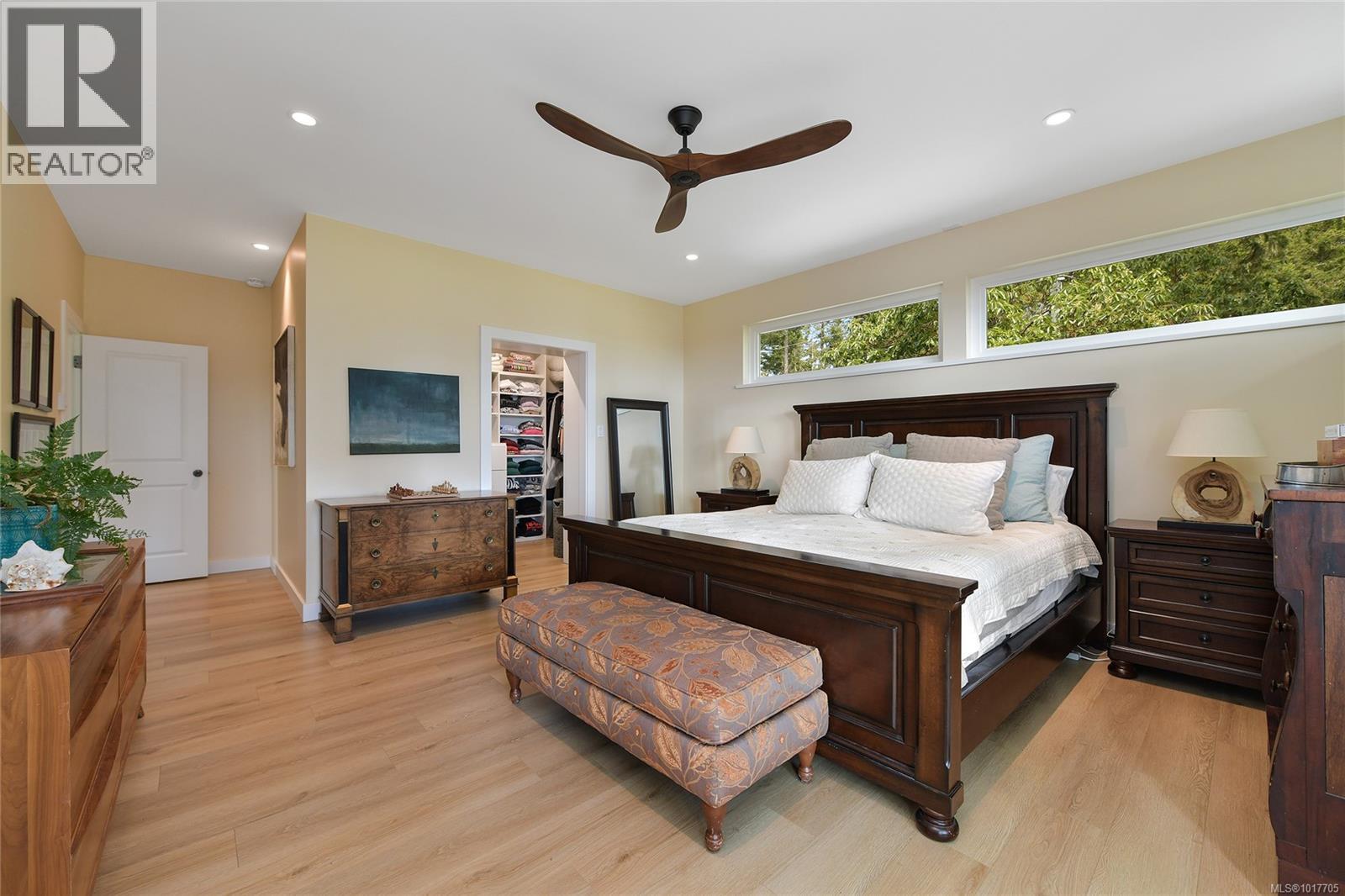  356 East West Road, Mayne Island