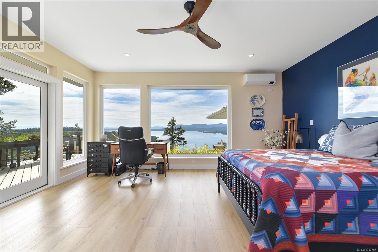  356 East West Road, Mayne Island