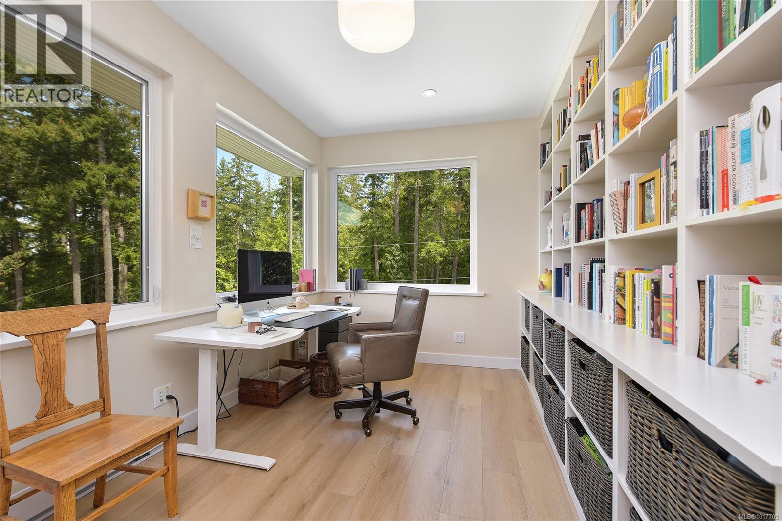  356 East West Road, Mayne Island