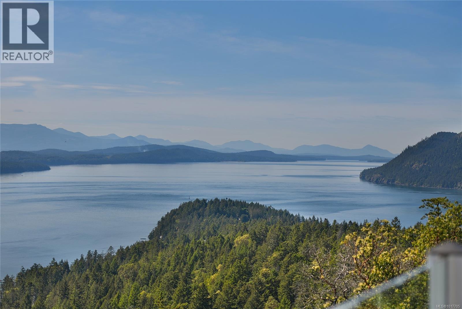  356 East West Road, Mayne Island