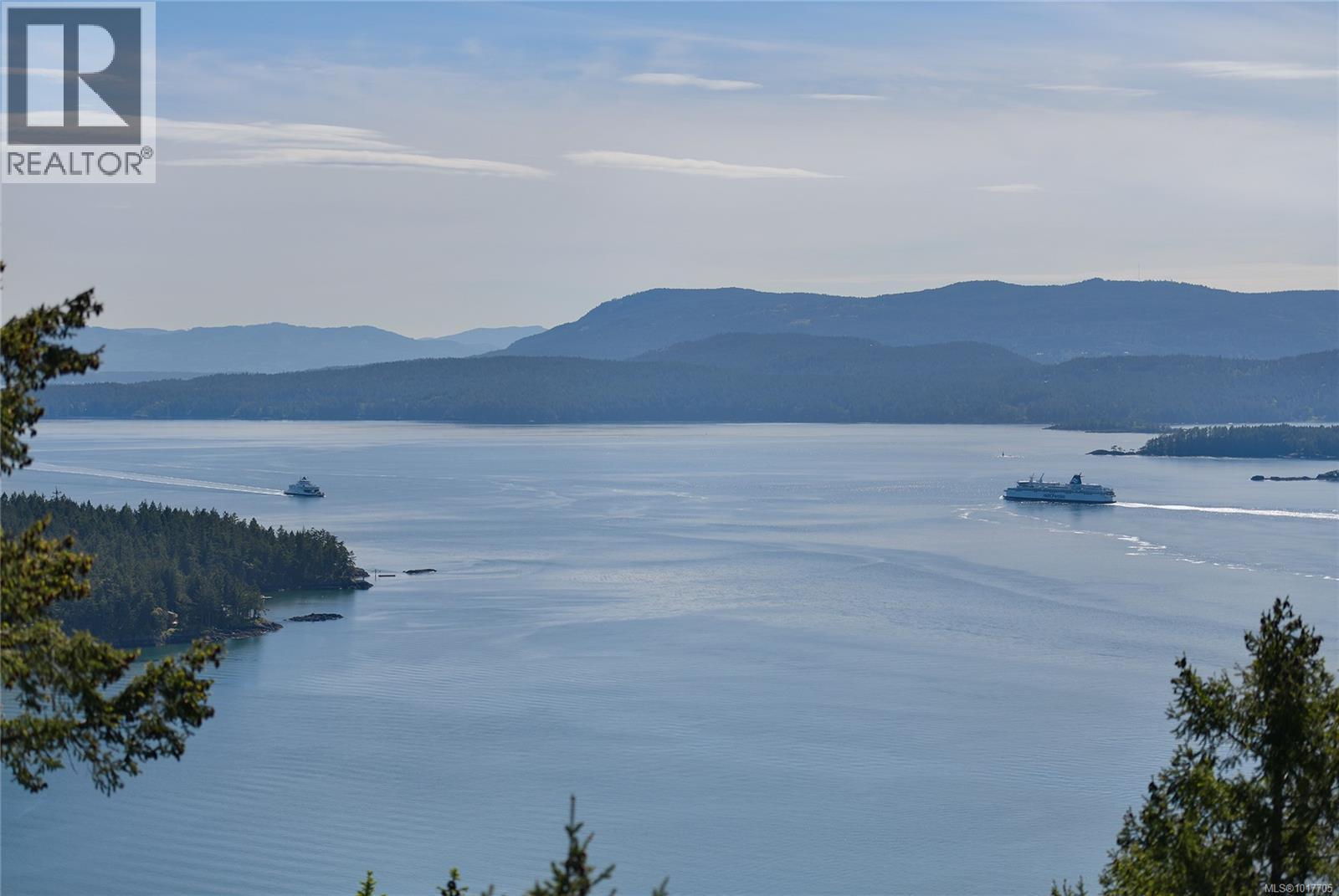  356 East West Road, Mayne Island