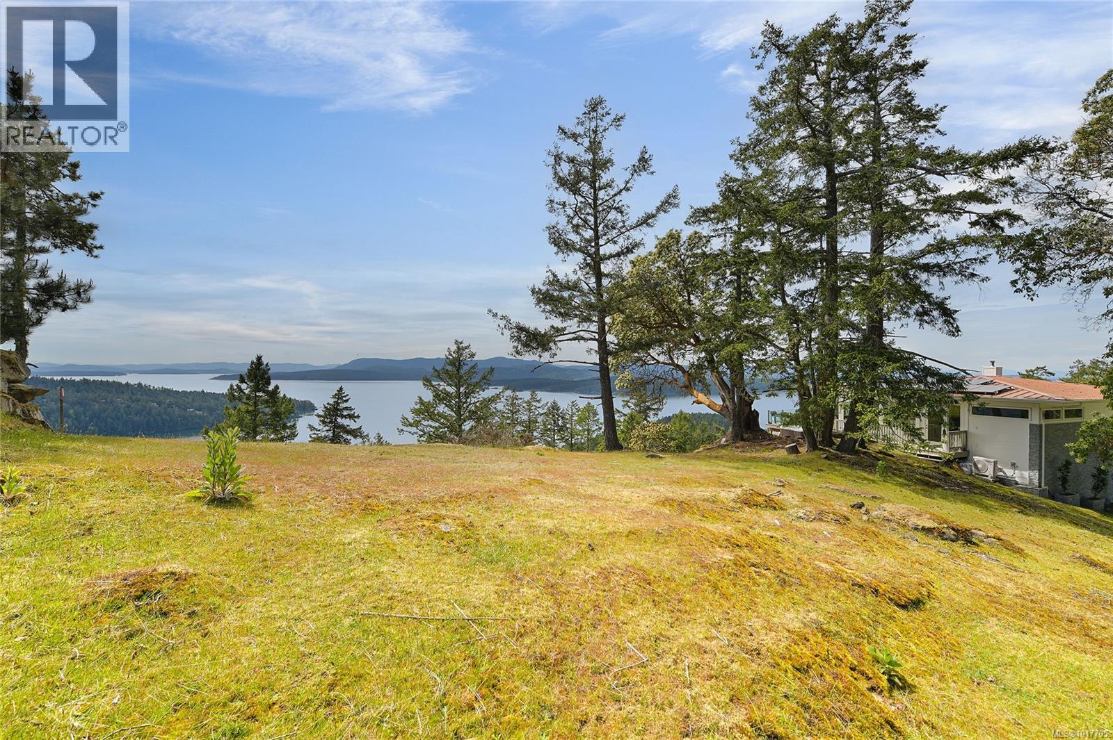  356 East West Road, Mayne Island