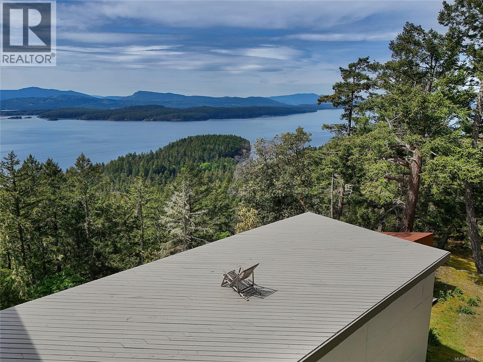  356 East West Road, Mayne Island