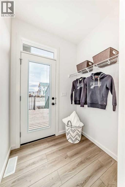 Single Family House for Sale in  Starling Place NW Moraine Calgary 