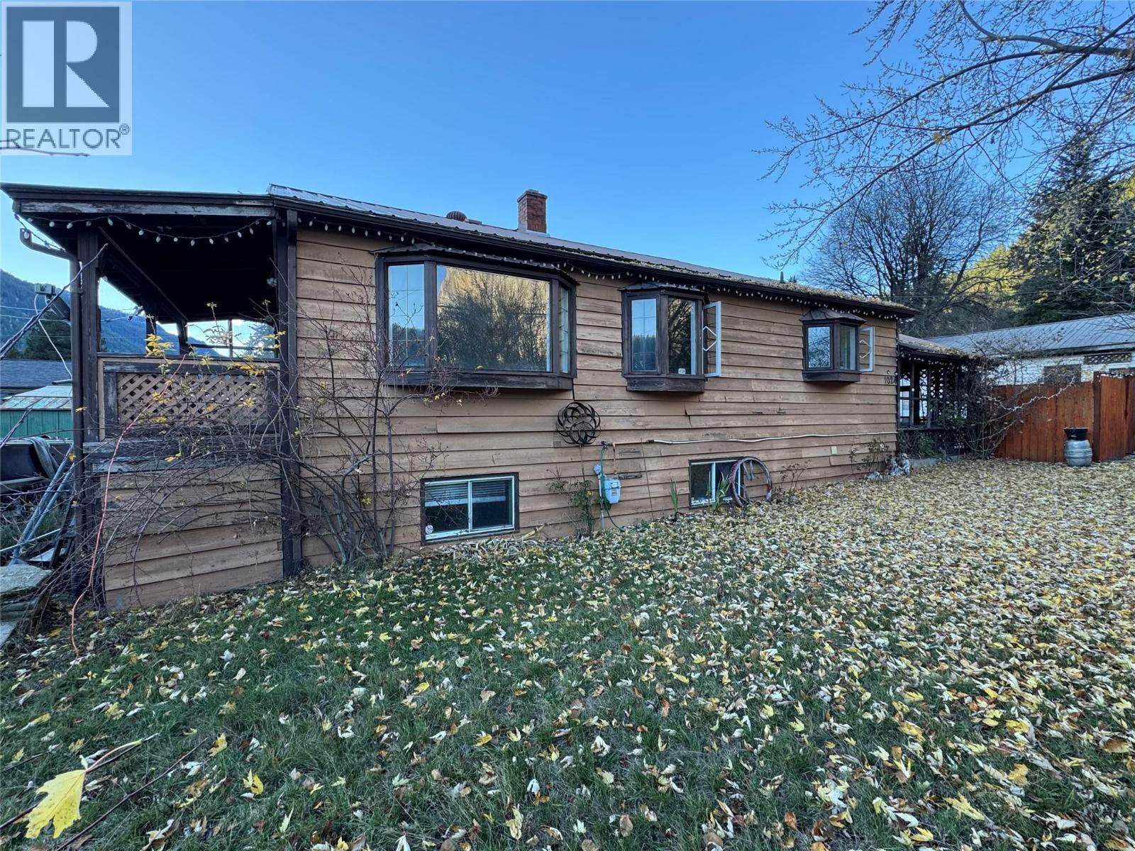 1042 Vine Street, Robson