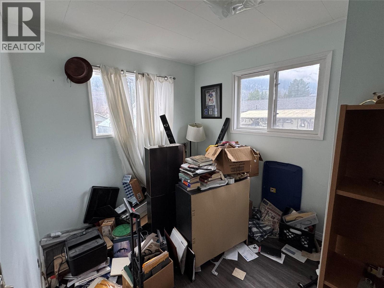 1042 Vine Street, Robson