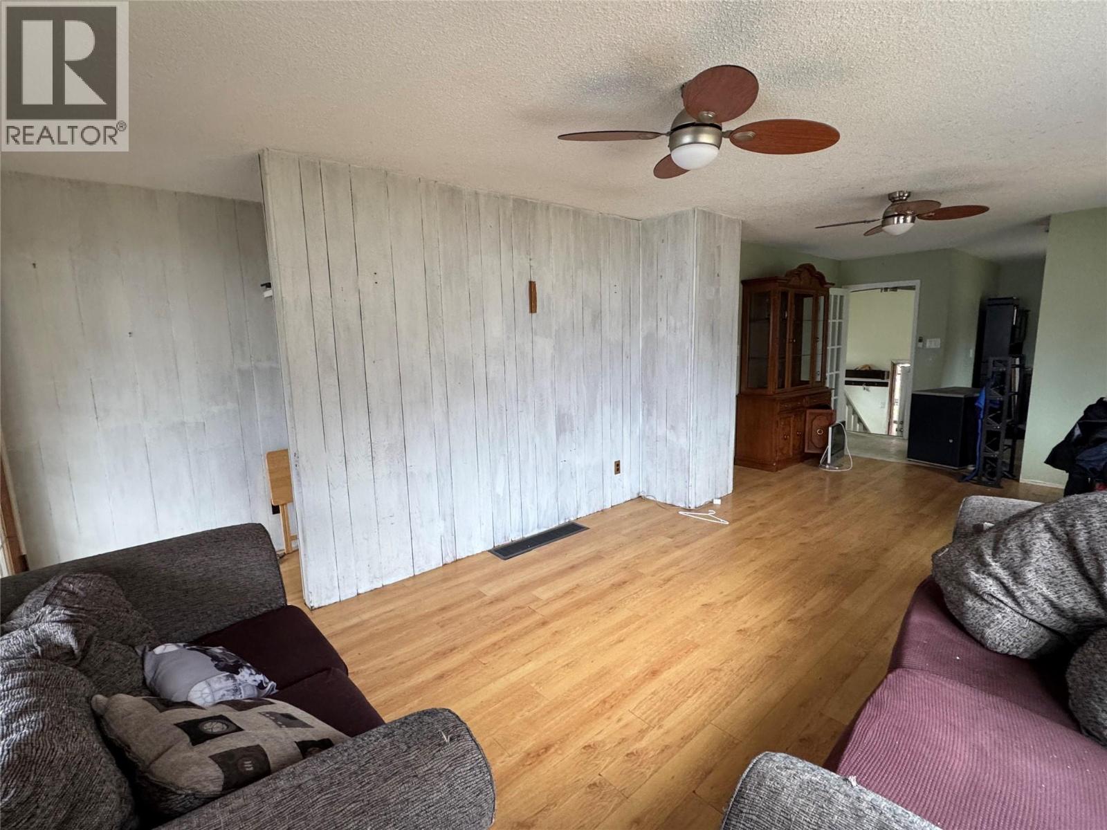 1042 Vine Street, Robson