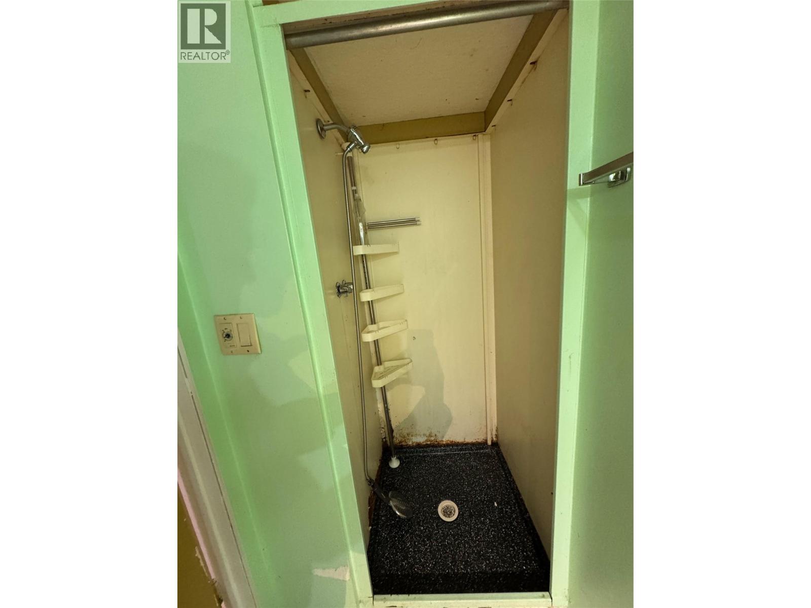 1042 Vine Street, Robson