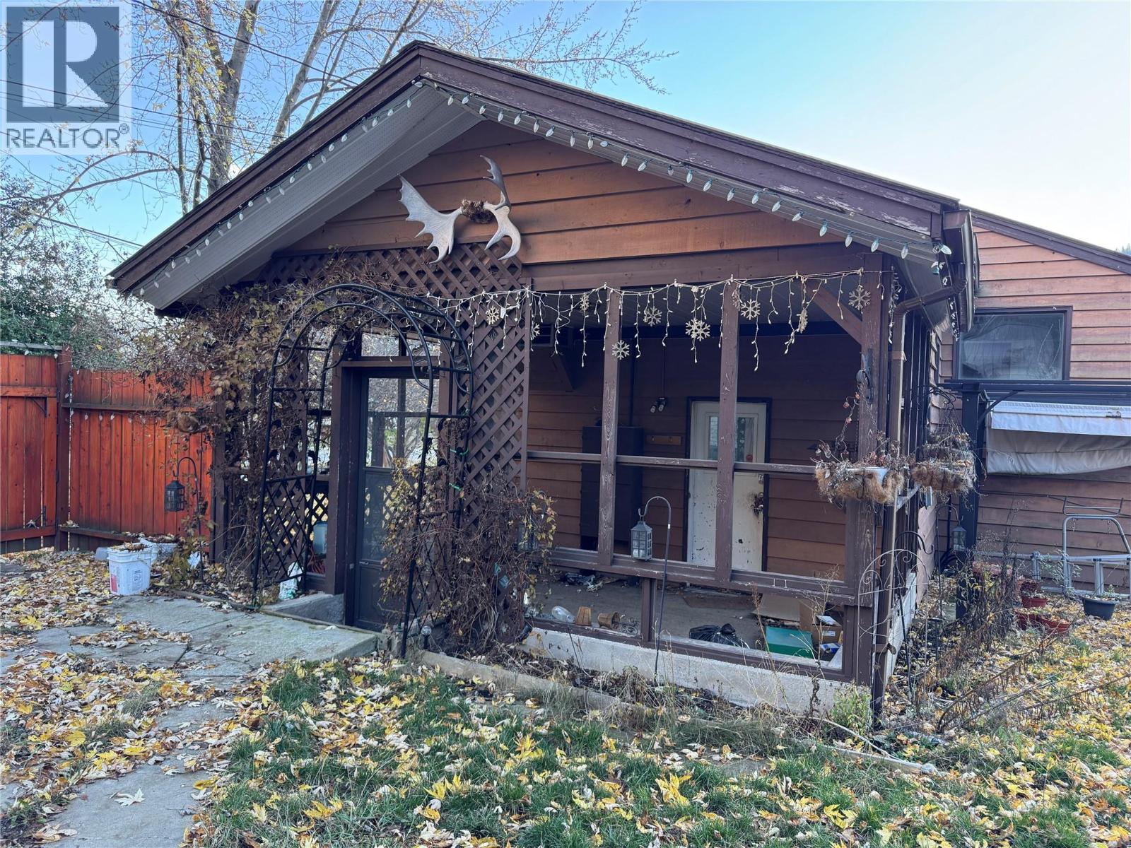 1042 Vine Street, Robson