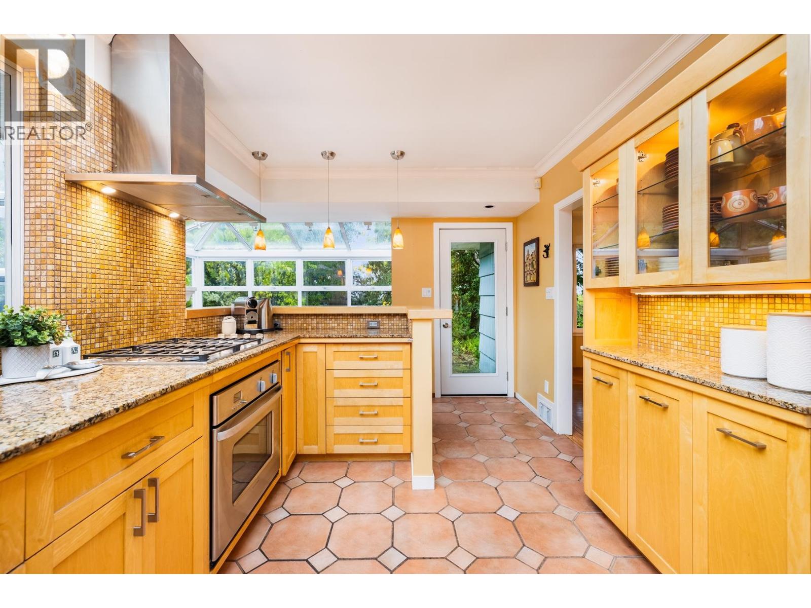 1090 W KEITH ROAD, North Vancouver